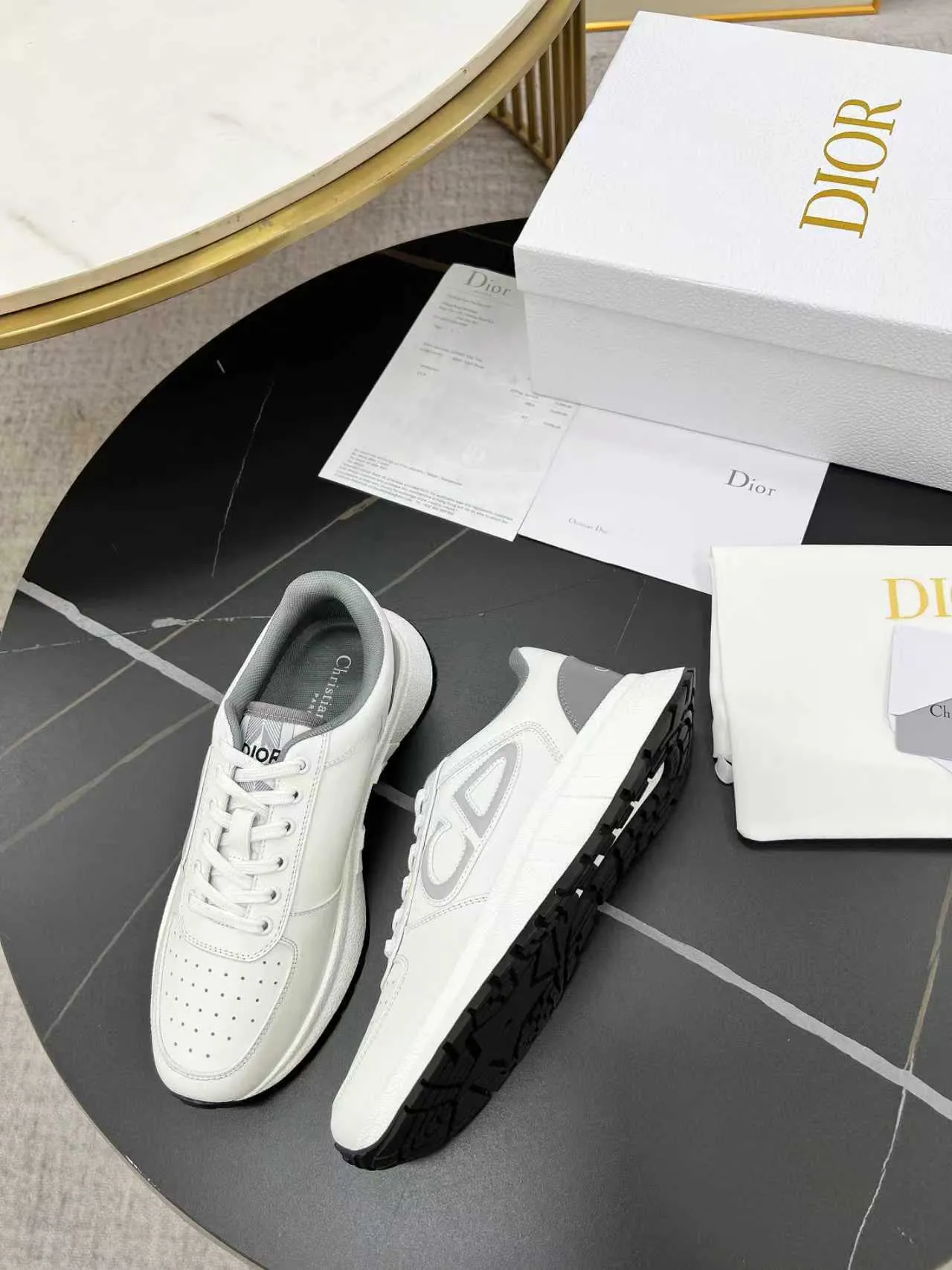 [Dior Dior] P: 640💰Couple model Size: Female: 35-40 (41 customized), male 39-44. (45 customized) 2025 Dior Dior autumn and winter new products🌹Fashion and trends coexist. Imported cowhide is customized one to one. Fabric; cowhide. Lining: Breathable mesh. Outsole: TPU.